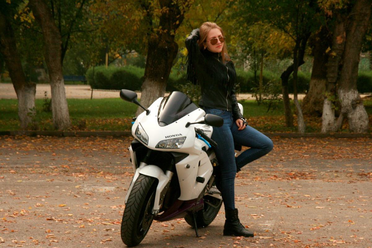 Motortér tisztítása biztonságosan, mely részek igényelnek különös figyelmet?